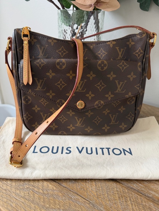 Louis Vuitton Handbags - Authentic Louis Vuitton Mabillon Monogram Crossbody
